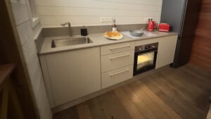 Lire la suite à propos de l’article Cuisine intérieure résistante aux inondations : solution durable pour maisons en zone à risque