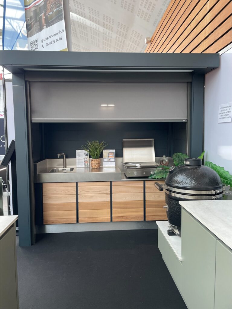 Cuisine d'été abritée avec box kiosque volet roulant Bordeaux nice marseille lyon nantes